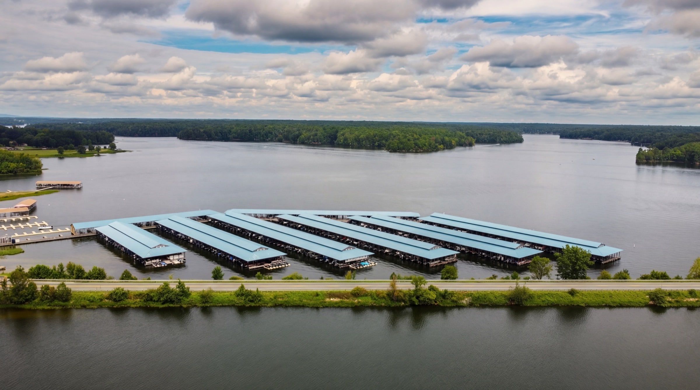 Wide aerial view of Lake Anna Yacht Club